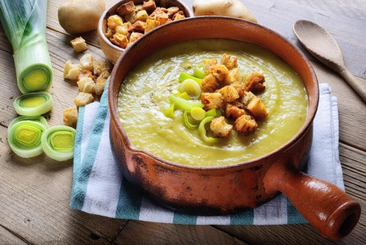 Die Landpartie: Rezept: Potage Bonne Femme mit Knoblauch Croûtons